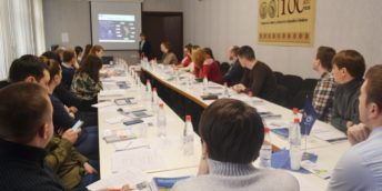 Agenții economici autohtoni participă la un seminar dedicat procedurilor de import/ export